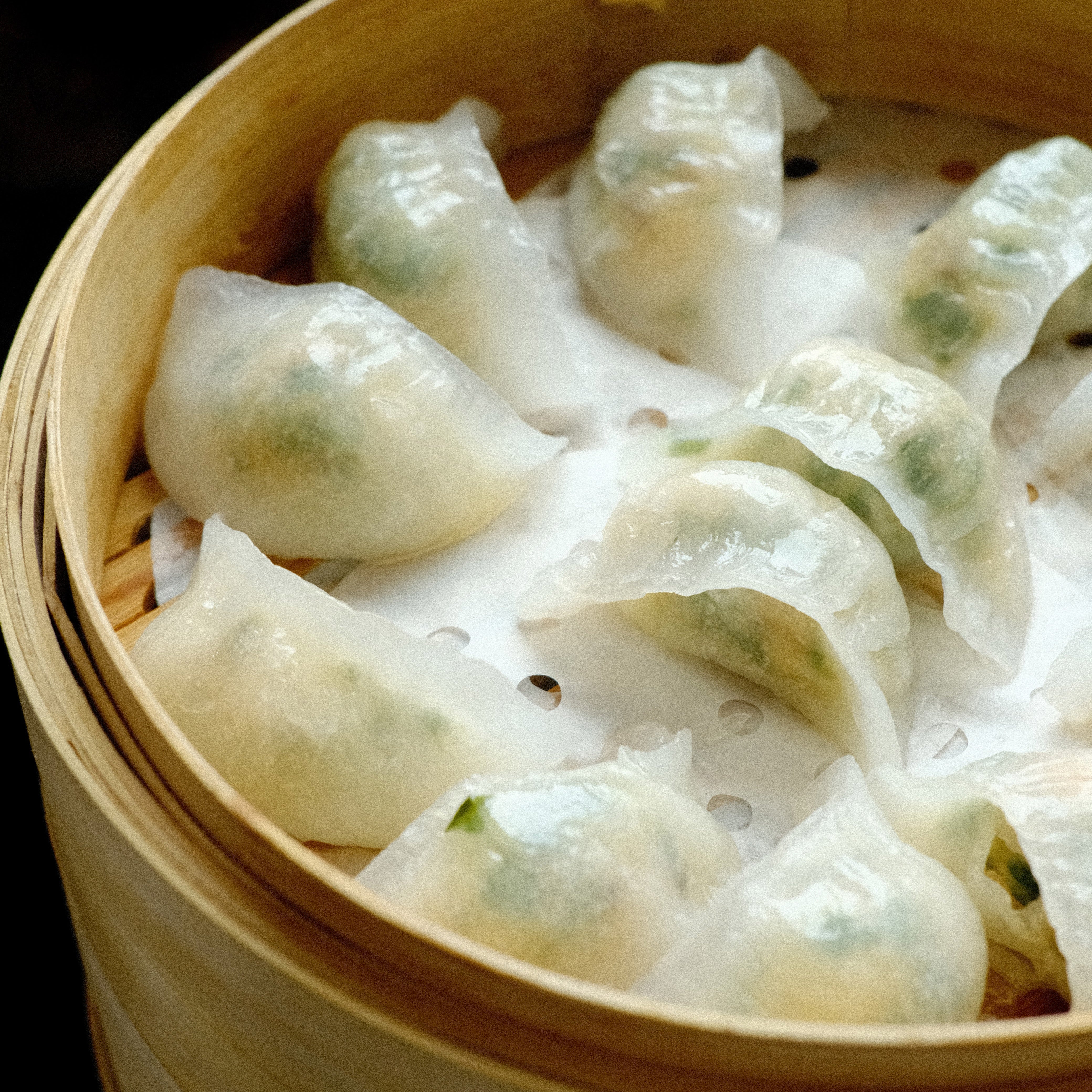 Crystal Prawn and Chinese Leek Dumpling 鲜虾韭菜水晶饺 (4 Pcs)